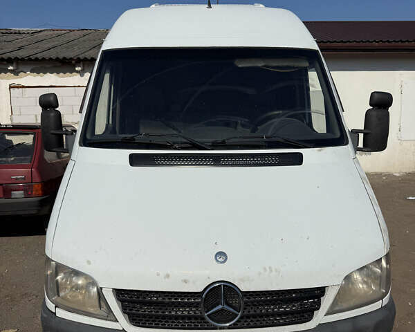 Белый Мерседес Sprinter, объемом двигателя 2.15 л и пробегом 612 тыс. км за 10400 $, фото 2 на Automoto.ua