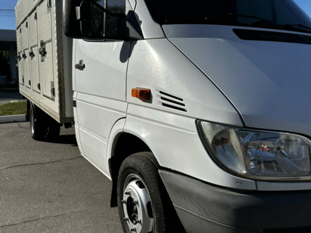 Белый Мерседес Sprinter, объемом двигателя 0 л и пробегом 451 тыс. км за 12200 $, фото 1 на Automoto.ua