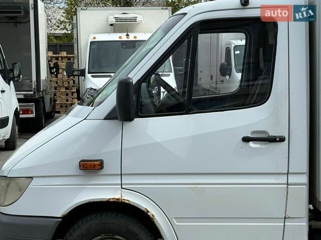 Белый Мерседес Sprinter, объемом двигателя 2.15 л и пробегом 528 тыс. км за 7400 $, фото 2 на Automoto.ua