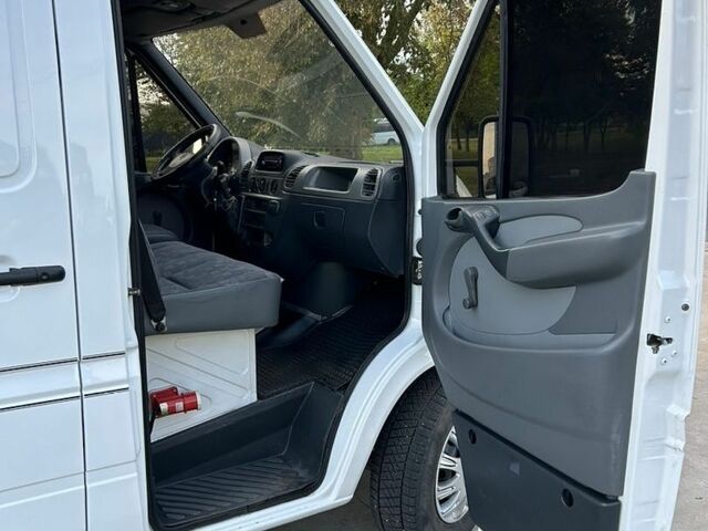Белый Мерседес Sprinter, объемом двигателя 9.99 л и пробегом 530 тыс. км за 11000 $, фото 10 на Automoto.ua