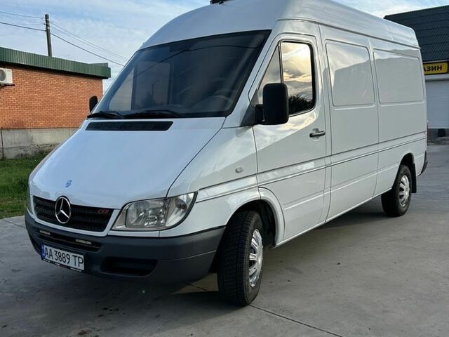 Белый Мерседес Sprinter, объемом двигателя 9.99 л и пробегом 530 тыс. км за 11000 $, фото 1 на Automoto.ua