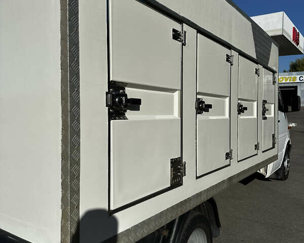 Белый Мерседес Sprinter, объемом двигателя 0 л и пробегом 451 тыс. км за 13800 $, фото 4 на Automoto.ua