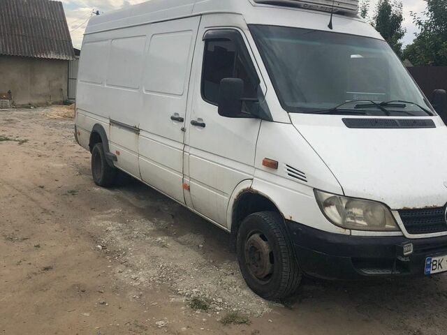 Белый Мерседес Sprinter, объемом двигателя 2.15 л и пробегом 650 тыс. км за 7000 $, фото 5 на Automoto.ua
