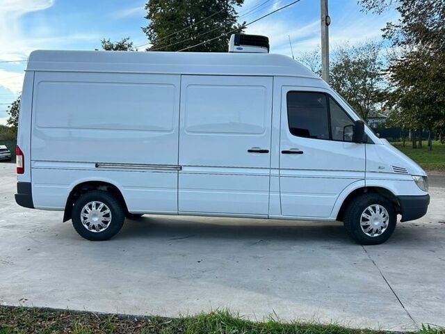 Белый Мерседес Sprinter, объемом двигателя 9.99 л и пробегом 530 тыс. км за 11000 $, фото 4 на Automoto.ua