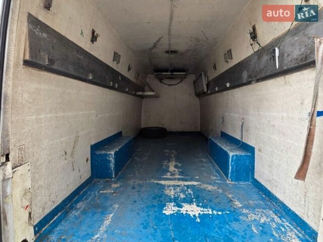 Белый Мерседес Sprinter, объемом двигателя 2.15 л и пробегом 950 тыс. км за 8500 $, фото 25 на Automoto.ua