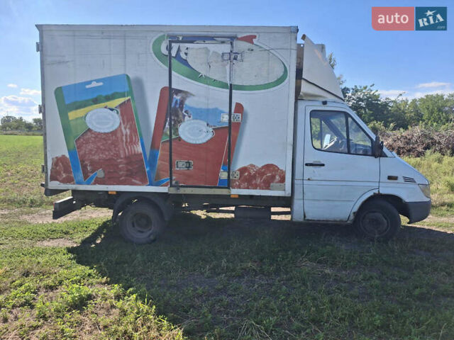 Білий Мерседес Sprinter, об'ємом двигуна 2.1 л та пробігом 700 тис. км за 12999 $, фото 2 на Automoto.ua