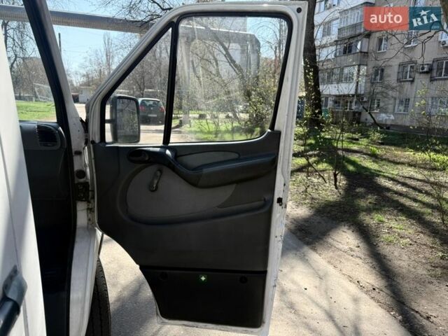 Белый Мерседес Sprinter, объемом двигателя 2.15 л и пробегом 280 тыс. км за 5600 $, фото 31 на Automoto.ua