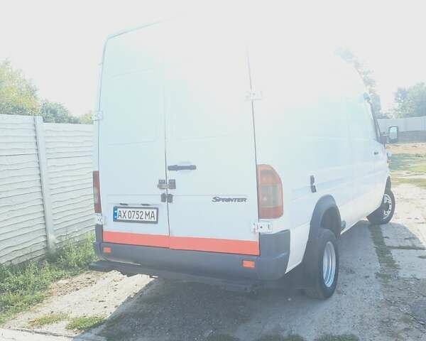 Белый Мерседес Sprinter, объемом двигателя 2.15 л и пробегом 477 тыс. км за 9200 $, фото 2 на Automoto.ua