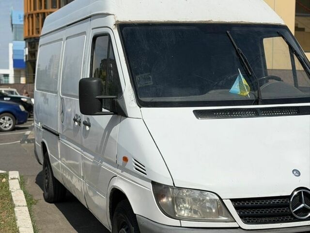 Белый Мерседес Sprinter, объемом двигателя 2.2 л и пробегом 250 тыс. км за 6500 $, фото 2 на Automoto.ua