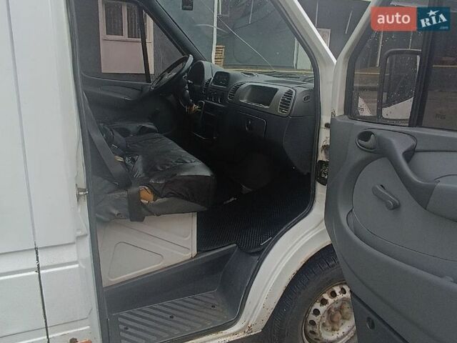 Белый Мерседес Sprinter, объемом двигателя 2.2 л и пробегом 416 тыс. км за 5800 $, фото 3 на Automoto.ua