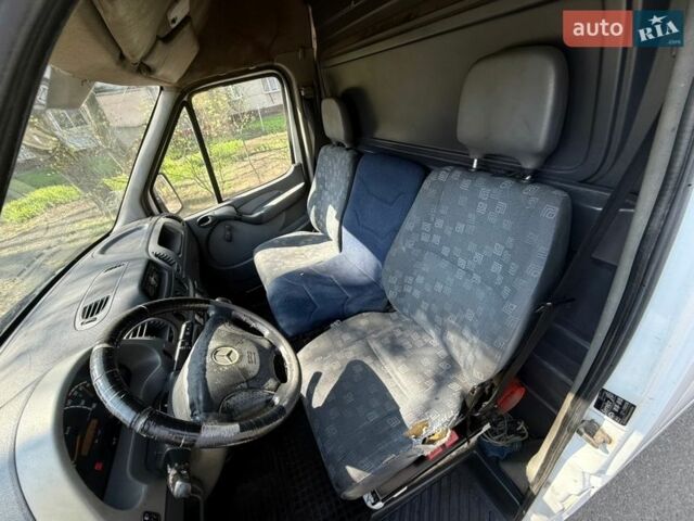 Белый Мерседес Sprinter, объемом двигателя 2.15 л и пробегом 280 тыс. км за 5600 $, фото 24 на Automoto.ua