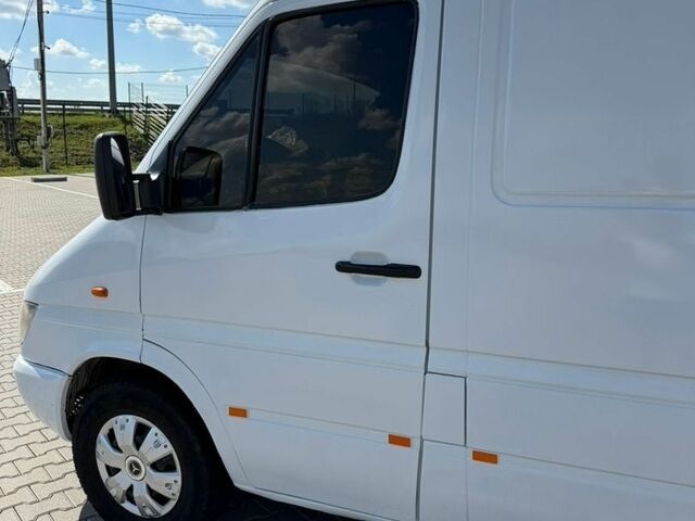 Белый Мерседес Sprinter, объемом двигателя 2.15 л и пробегом 700 тыс. км за 8900 $, фото 15 на Automoto.ua