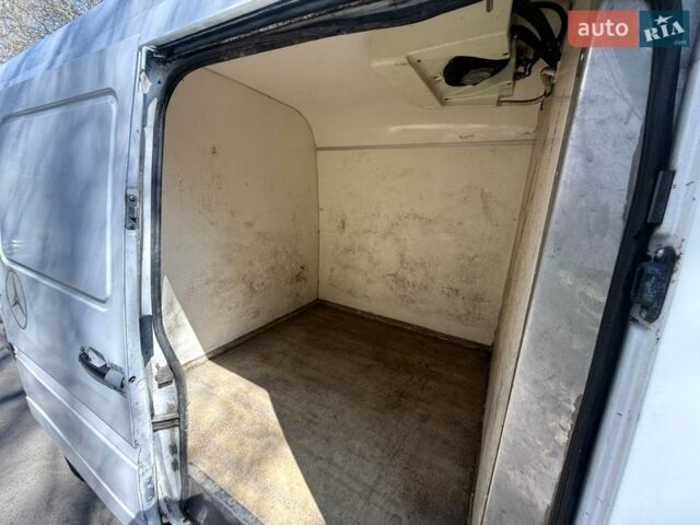 Белый Мерседес Sprinter, объемом двигателя 2.15 л и пробегом 280 тыс. км за 5600 $, фото 43 на Automoto.ua