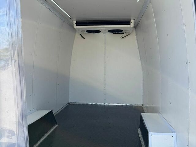 Белый Мерседес Sprinter, объемом двигателя 2.15 л и пробегом 700 тыс. км за 8900 $, фото 17 на Automoto.ua