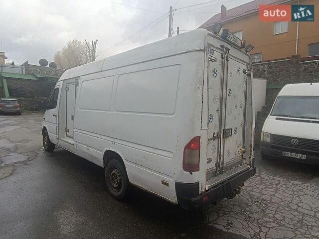 Белый Мерседес Sprinter, объемом двигателя 2.2 л и пробегом 416 тыс. км за 5800 $, фото 6 на Automoto.ua