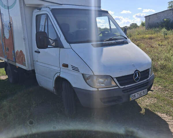 Білий Мерседес Sprinter, об'ємом двигуна 2.1 л та пробігом 700 тис. км за 12999 $, фото 1 на Automoto.ua