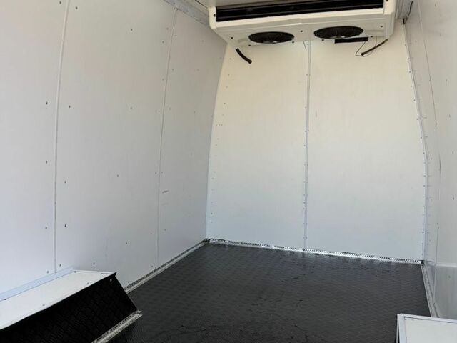 Белый Мерседес Sprinter, объемом двигателя 2.15 л и пробегом 700 тыс. км за 8900 $, фото 18 на Automoto.ua