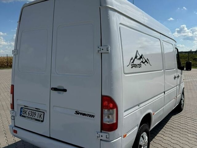 Белый Мерседес Sprinter, объемом двигателя 2.15 л и пробегом 700 тыс. км за 8900 $, фото 5 на Automoto.ua