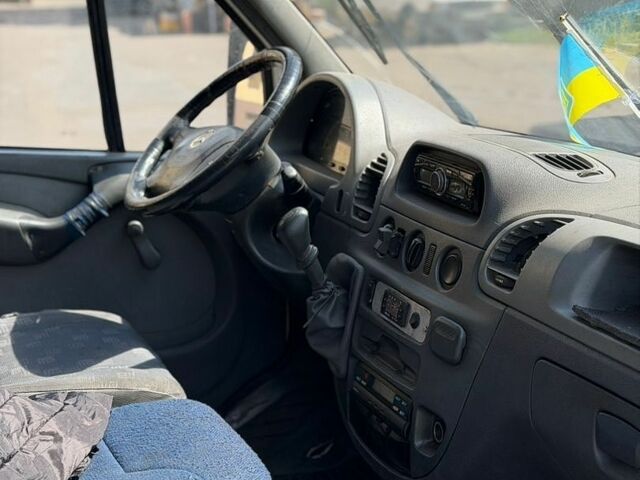 Белый Мерседес Sprinter, объемом двигателя 2.2 л и пробегом 250 тыс. км за 6500 $, фото 4 на Automoto.ua
