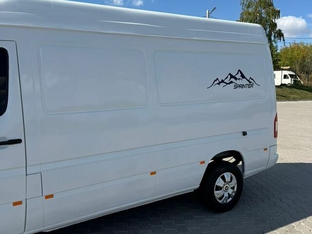 Белый Мерседес Sprinter, объемом двигателя 2.15 л и пробегом 700 тыс. км за 8900 $, фото 4 на Automoto.ua