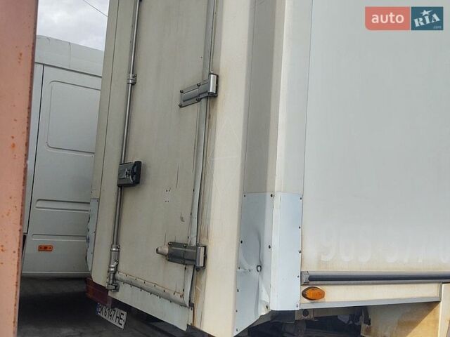 Белый Мерседес Sprinter, объемом двигателя 2.7 л и пробегом 730 тыс. км за 9000 $, фото 3 на Automoto.ua