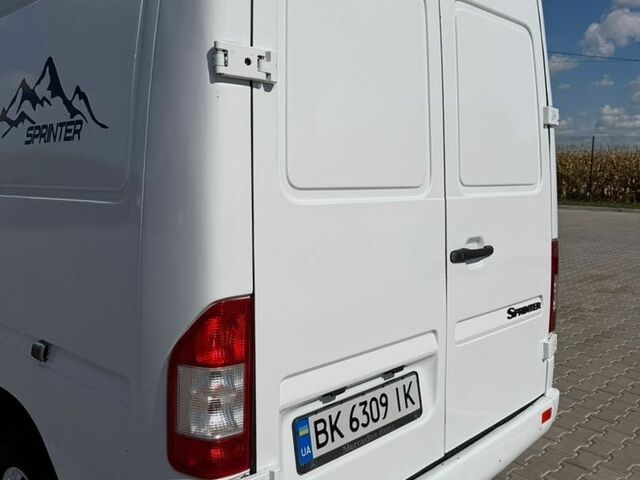 Белый Мерседес Sprinter, объемом двигателя 2.15 л и пробегом 700 тыс. км за 8900 $, фото 7 на Automoto.ua