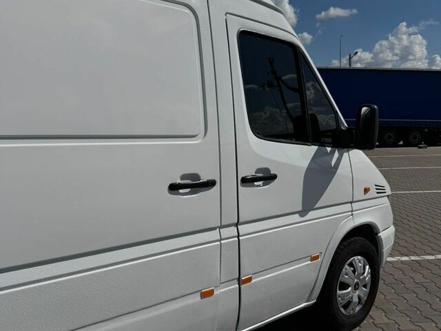 Белый Мерседес Sprinter, объемом двигателя 2.15 л и пробегом 700 тыс. км за 8900 $, фото 6 на Automoto.ua