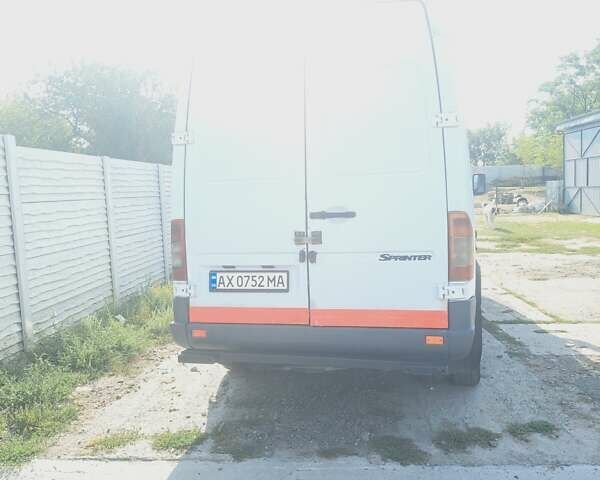 Белый Мерседес Sprinter, объемом двигателя 2.15 л и пробегом 477 тыс. км за 9200 $, фото 1 на Automoto.ua