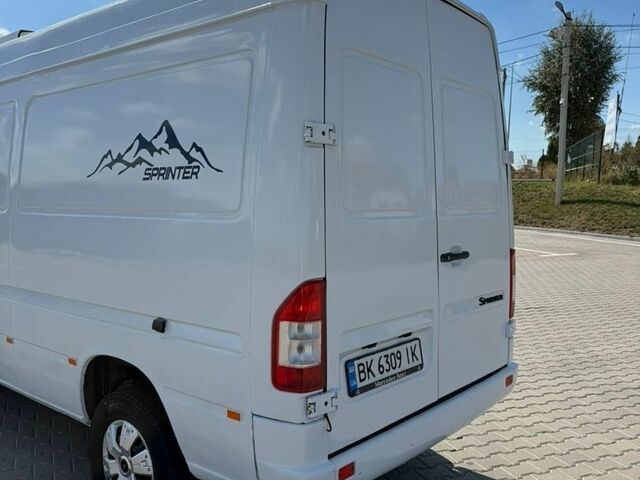 Белый Мерседес Sprinter, объемом двигателя 2.15 л и пробегом 700 тыс. км за 8900 $, фото 2 на Automoto.ua