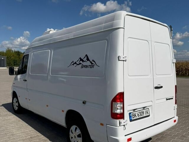 Белый Мерседес Sprinter, объемом двигателя 2.15 л и пробегом 700 тыс. км за 8900 $, фото 9 на Automoto.ua