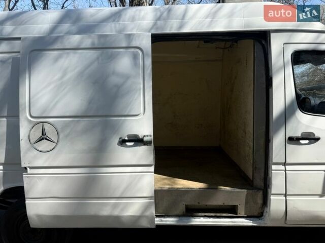 Белый Мерседес Sprinter, объемом двигателя 2.15 л и пробегом 280 тыс. км за 5600 $, фото 41 на Automoto.ua