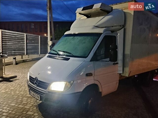 Белый Мерседес Sprinter, объемом двигателя 2.7 л и пробегом 613 тыс. км за 12300 $, фото 2 на Automoto.ua