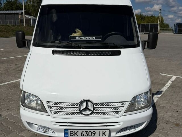 Белый Мерседес Sprinter, объемом двигателя 2.15 л и пробегом 700 тыс. км за 8900 $, фото 11 на Automoto.ua