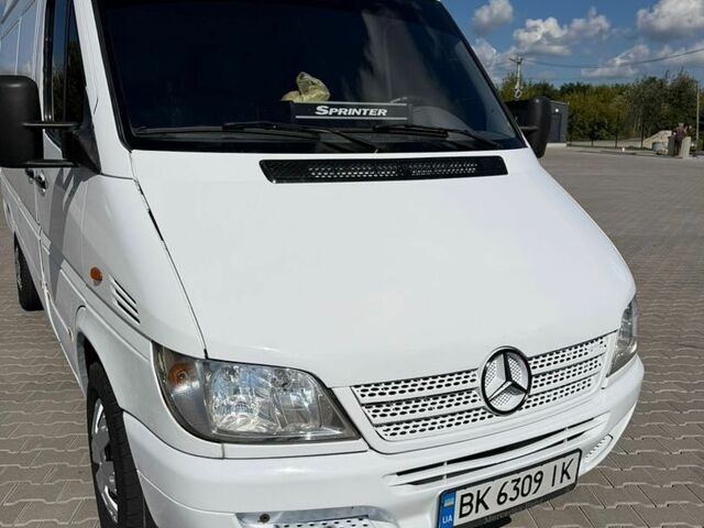 Белый Мерседес Sprinter, объемом двигателя 2.15 л и пробегом 700 тыс. км за 8900 $, фото 1 на Automoto.ua