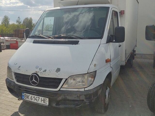 Білий Мерседес Sprinter, об'ємом двигуна 2.7 л та пробігом 730 тис. км за 7500 $, фото 1 на Automoto.ua