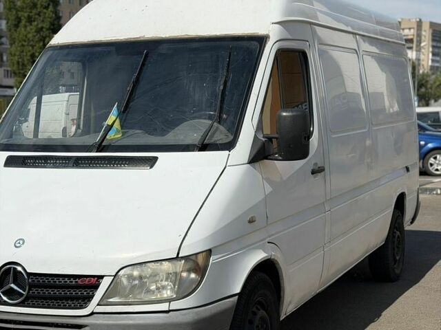 Белый Мерседес Sprinter, объемом двигателя 2.2 л и пробегом 250 тыс. км за 6500 $, фото 1 на Automoto.ua