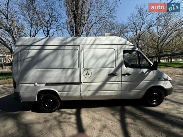 Белый Мерседес Sprinter, объемом двигателя 2.15 л и пробегом 280 тыс. км за 5600 $, фото 7 на Automoto.ua