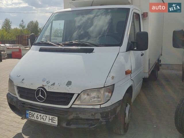 Белый Мерседес Sprinter, объемом двигателя 2.7 л и пробегом 730 тыс. км за 9000 $, фото 1 на Automoto.ua