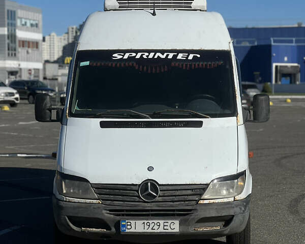 Белый Мерседес Sprinter, объемом двигателя 2.15 л и пробегом 716 тыс. км за 4700 $, фото 3 на Automoto.ua