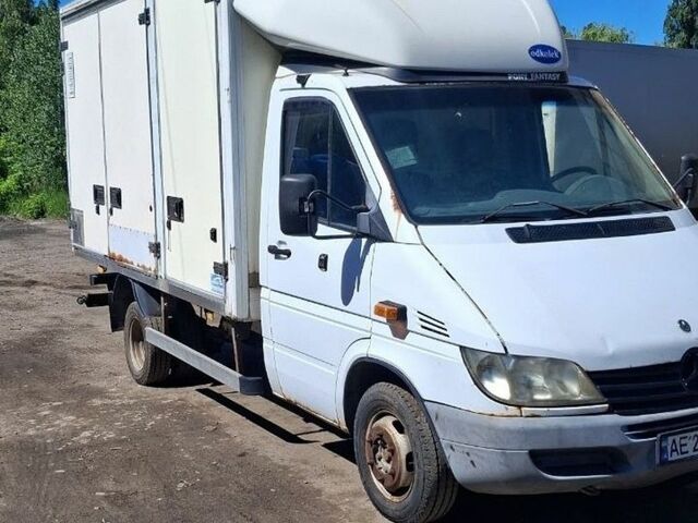 Белый Мерседес Sprinter, объемом двигателя 2.15 л и пробегом 470 тыс. км за 7999 $, фото 2 на Automoto.ua