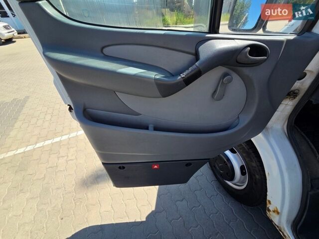 Белый Мерседес Sprinter, объемом двигателя 2.69 л и пробегом 568 тыс. км за 12500 $, фото 25 на Automoto.ua