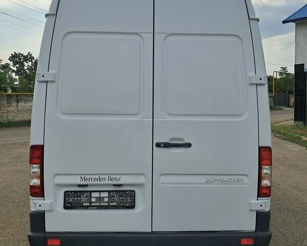 Белый Мерседес Sprinter, объемом двигателя 2.2 л и пробегом 337 тыс. км за 11500 $, фото 5 на Automoto.ua