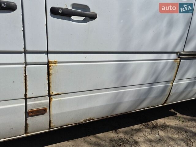 Белый Мерседес Sprinter, объемом двигателя 2.15 л и пробегом 450 тыс. км за 7000 $, фото 4 на Automoto.ua