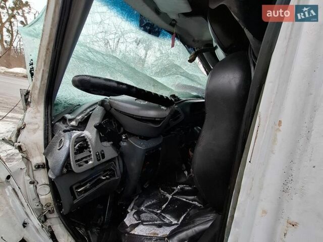Белый Мерседес Sprinter, объемом двигателя 2.15 л и пробегом 250 тыс. км за 2500 $, фото 1 на Automoto.ua