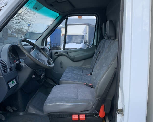 Белый Мерседес Sprinter, объемом двигателя 2.2 л и пробегом 278 тыс. км за 15200 $, фото 13 на Automoto.ua