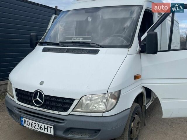 Белый Мерседес Sprinter, объемом двигателя 2.15 л и пробегом 574 тыс. км за 15800 $, фото 3 на Automoto.ua