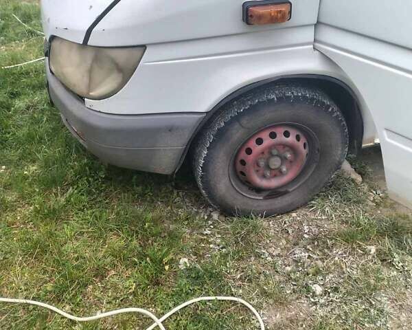 Білий Мерседес Sprinter, об'ємом двигуна 2.15 л та пробігом 400 тис. км за 5600 $, фото 1 на Automoto.ua