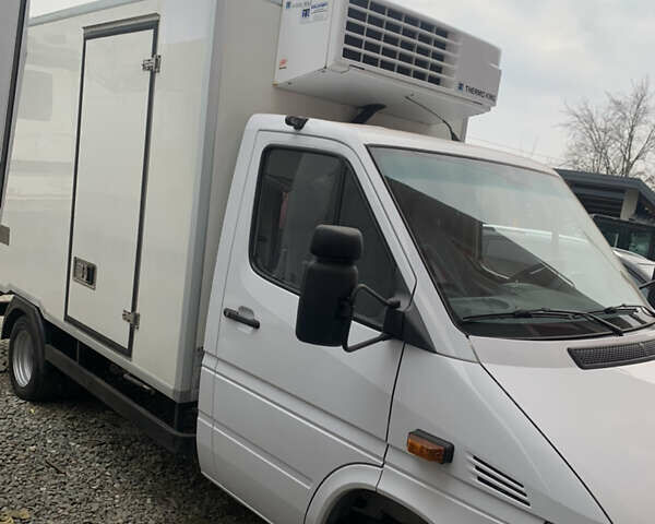 Белый Мерседес Sprinter, объемом двигателя 2.2 л и пробегом 278 тыс. км за 15200 $, фото 4 на Automoto.ua