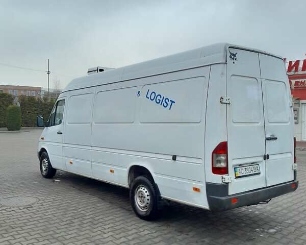 Белый Мерседес Sprinter, объемом двигателя 2.2 л и пробегом 600 тыс. км за 9800 $, фото 3 на Automoto.ua
