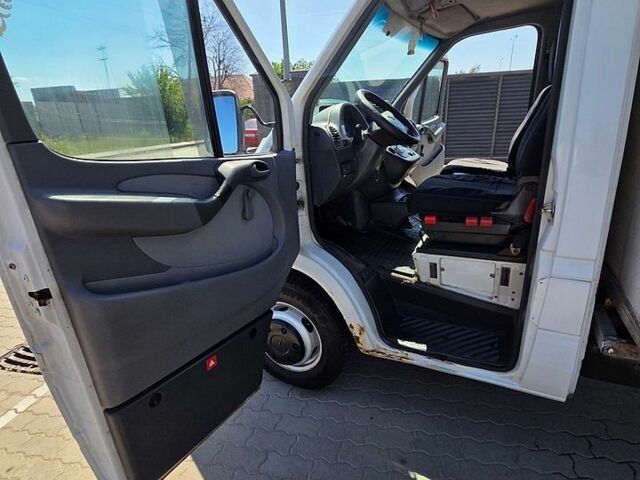 Белый Мерседес Sprinter, объемом двигателя 2.69 л и пробегом 568 тыс. км за 12500 $, фото 34 на Automoto.ua